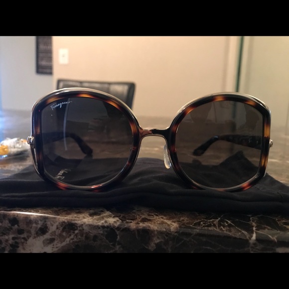 Salvatore Ferragamo Women’s Shades main image 4